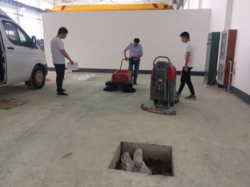 無錫某酒店選擇御衛仕手推式掃地車DS905 無錫某酒店選擇御衛仕手推式掃地車DS905