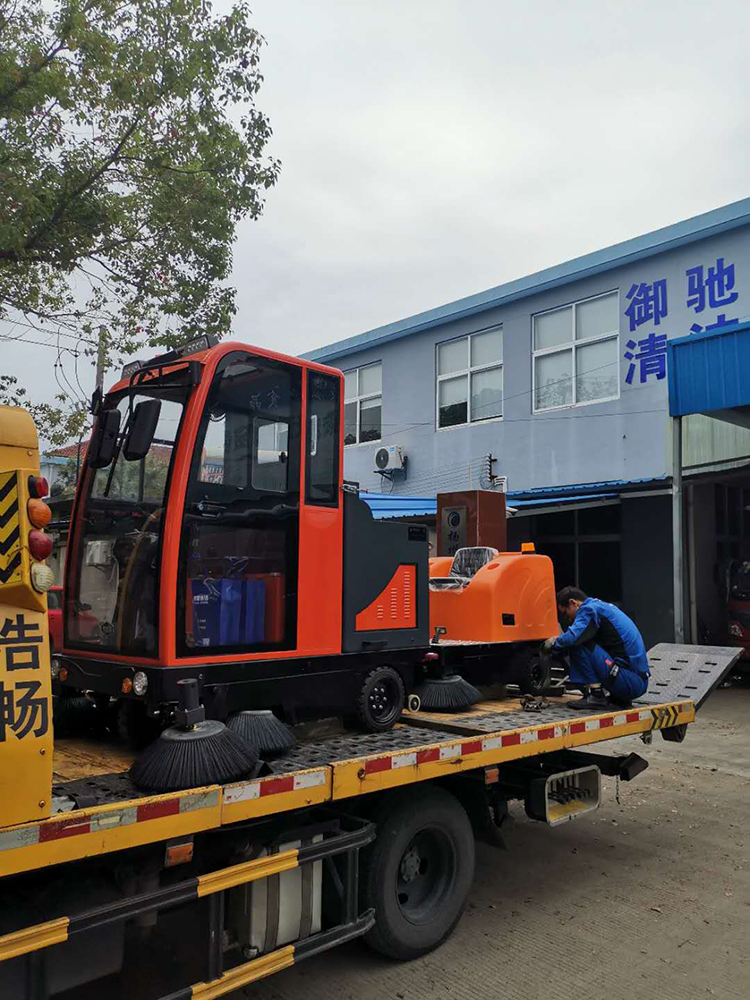 揚州某管件廠選購御衛仕掃地機DS1500和DS1900 揚州某管件廠選購御衛仕掃地機DS1500和DS1900